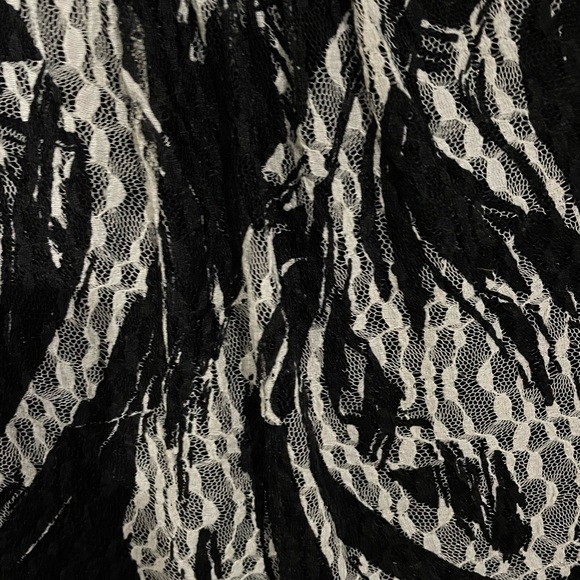 Women’s Size Small Petite Alfani Black/White Lace Blouse - Picture 3 of 3